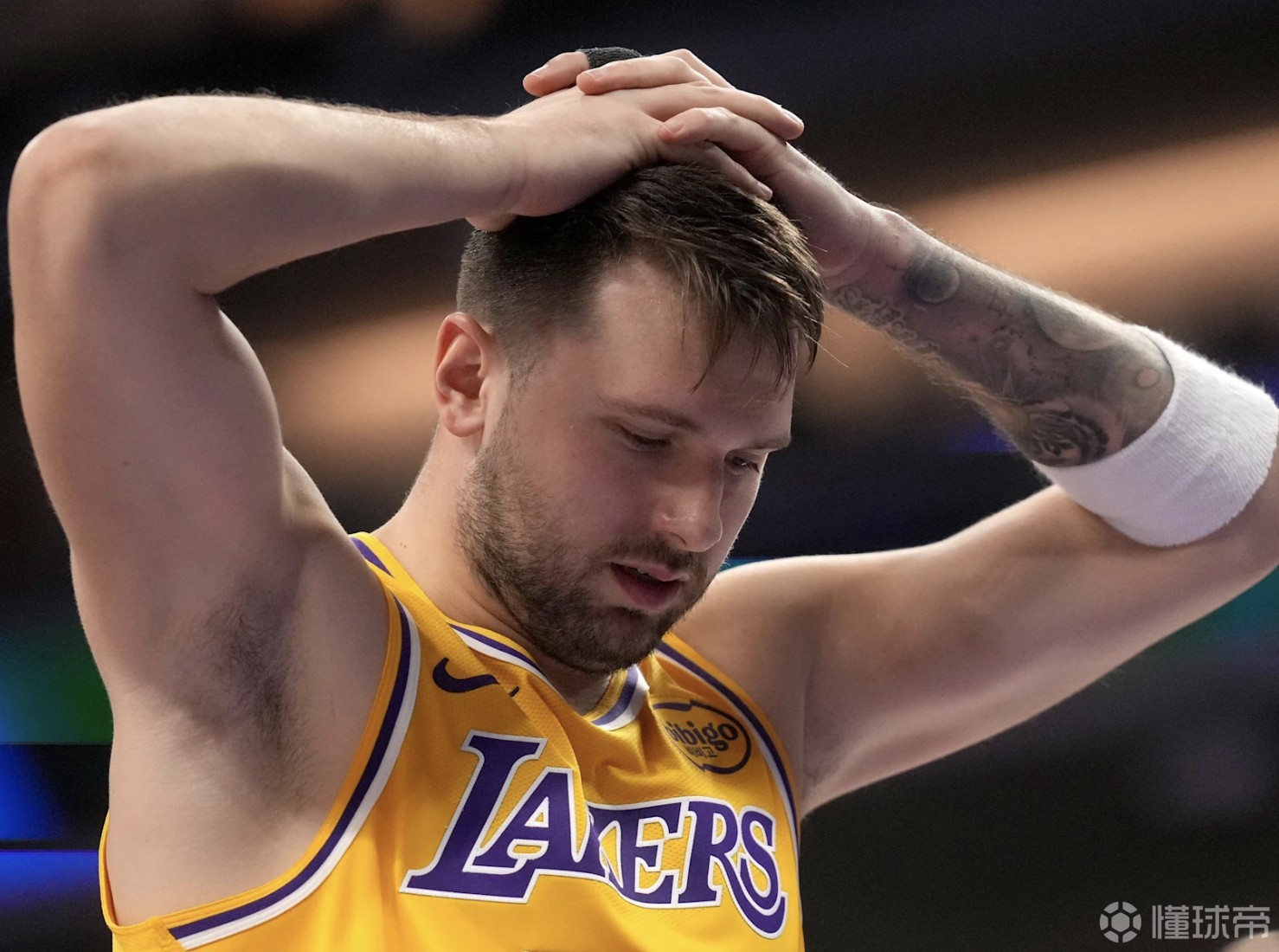 雷迪克：东契奇腿筋酸痛会接受检查，目前判断伤势还为时过早