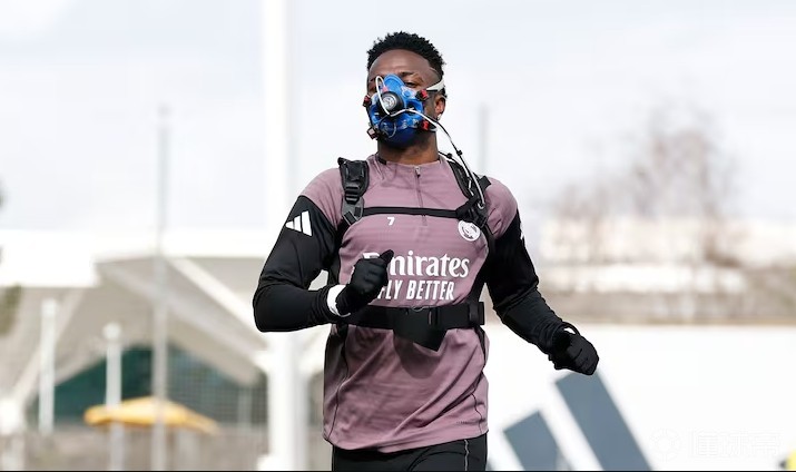 阿斯：维尼修斯本轮西甲五黄停赛，将随平图斯进行专项训练