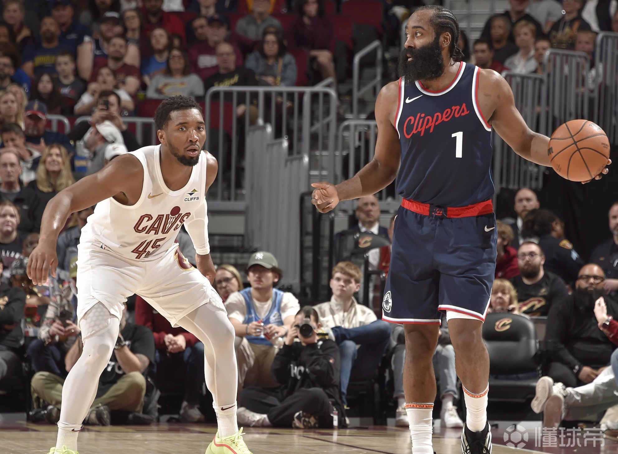 Shams：哈登和米切尔已经联系过了，两人对合作感到非常兴奋